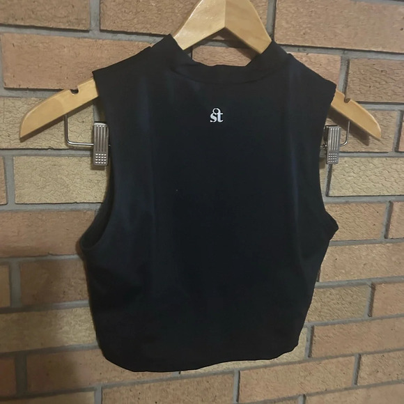 STRUT-THIS The Frankie Crop Top in Black Built In Unpadded Bra Size Medium - Picture 4 of 6